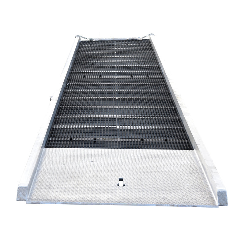 Rampe de cour 45 po Vestil, H 45 po x l 74 po x P 360 po