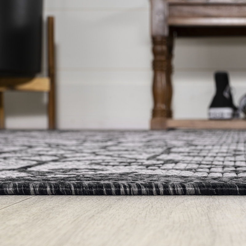 Deronte Vintage Filigree Textured Weave Light Gray/Black Indoor/Outdoor Rug, Rectangle 6' x 9'