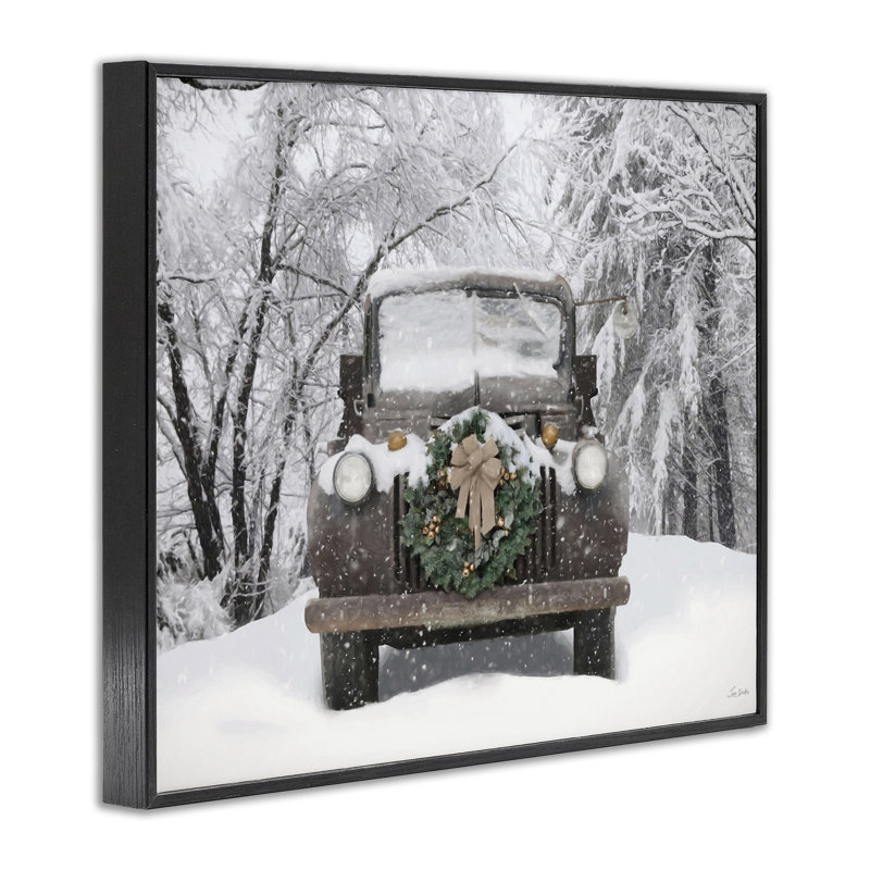 «Wreathed Truck in Snow», estampe numérique, conception par Lori Deiter, H 11 po x l 14 po, Giclée encadrée noir minuit