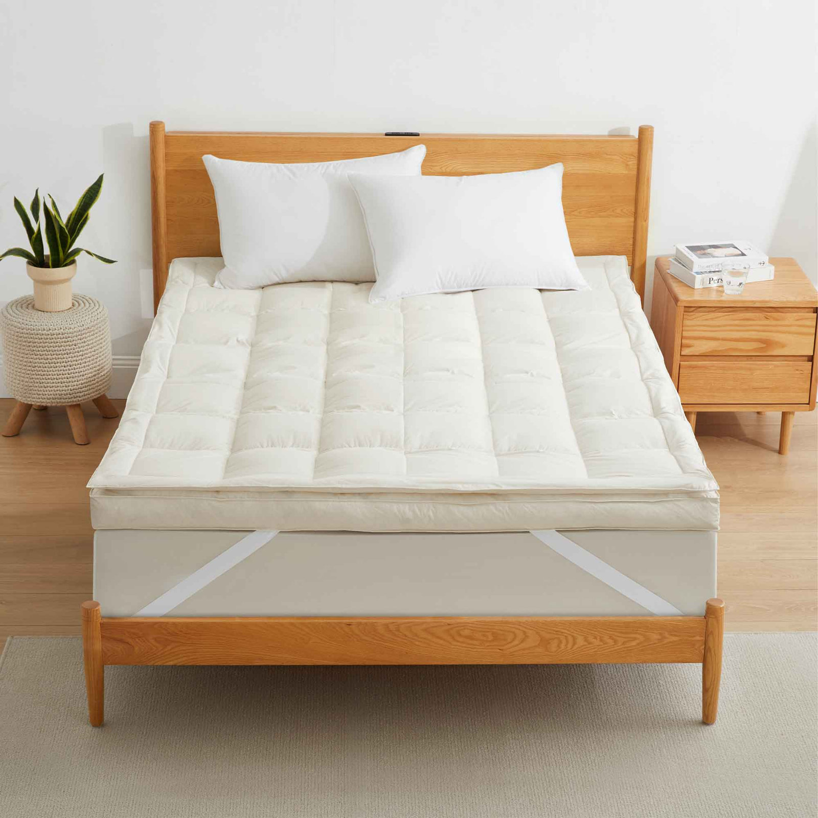 Feathers Mattress Topper, Queen