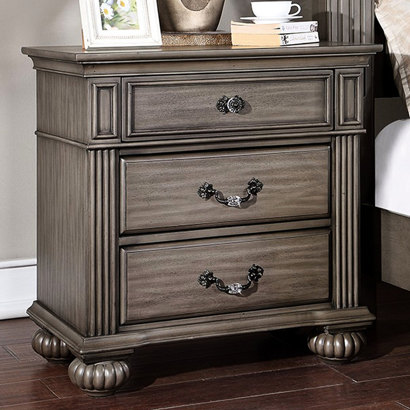 Table de chevet de chambre à coucher en bois massif gris avec 3 glissières à roulement et poignées en laiton antique