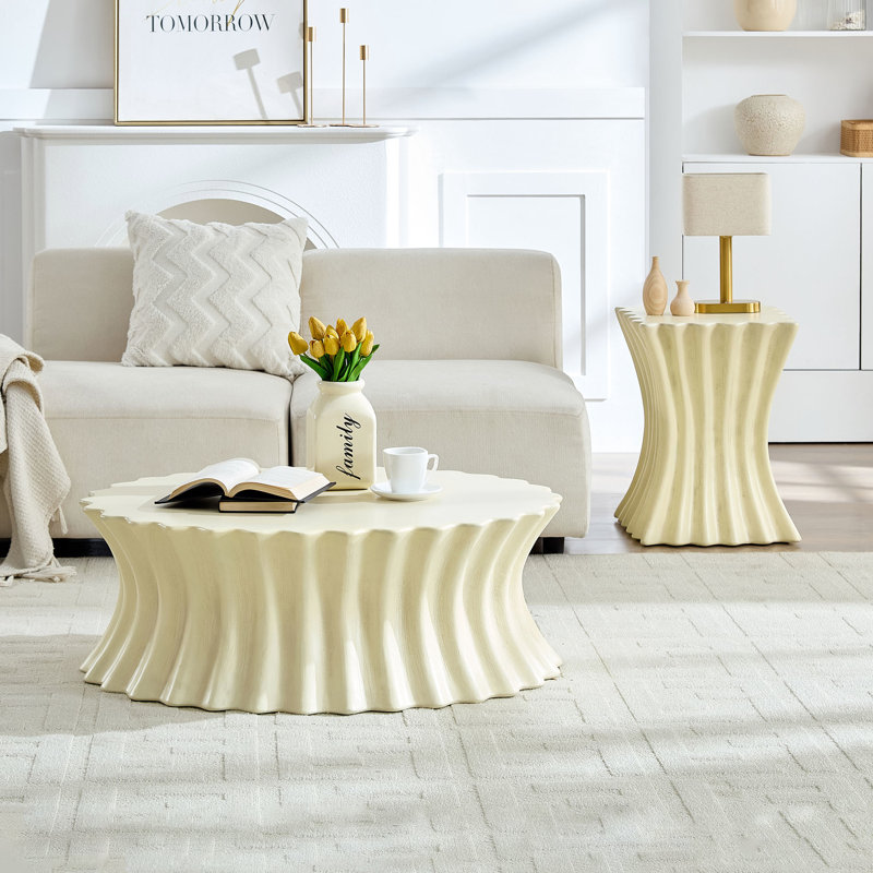 Table basse ovale beige de 91,6 cm (36,08 pouces) en fibre de verre de style vintage, idéale pour une décoration intérieure moderne. Prête à l'emploi, aucun assemblage requis, nettoyage facile.