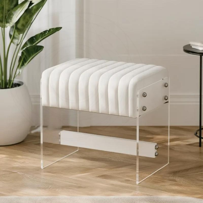 Tabouret moderne avec pieds en acrylique transparent