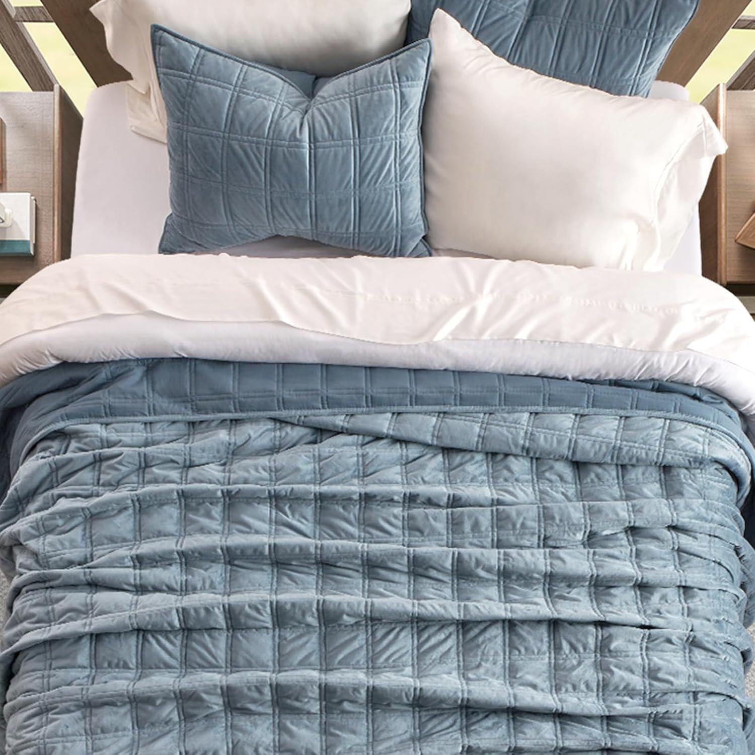 Velvet Quilt Set, Blue Linen, King Quilt + 2 King Shams