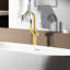 Robinet de baignoire autoportant en métal en or - construction, ajout de salle de bain élégant avec métal à la main, lustre brossé