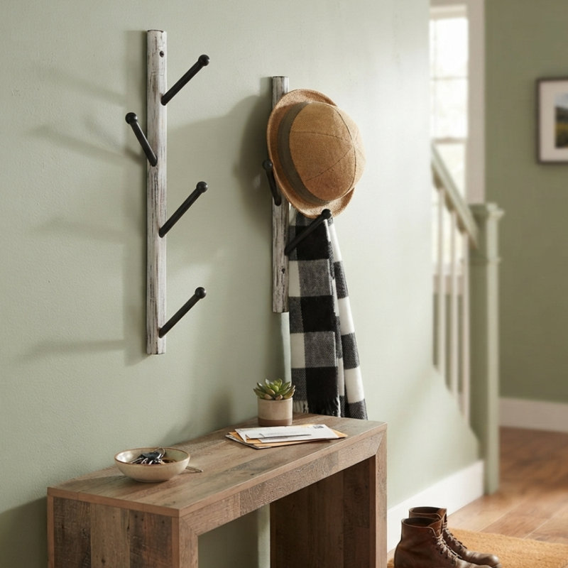 Portemanteau mural avec 4 crochets, bois rustique blanchi et porte-chapeaux en métal noir