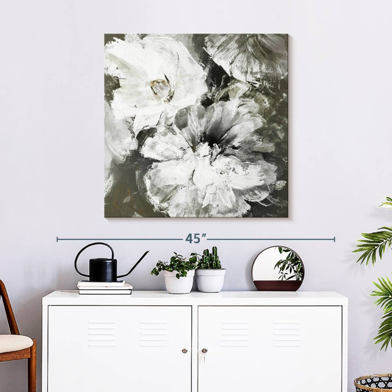 Fleurs blanches et grises