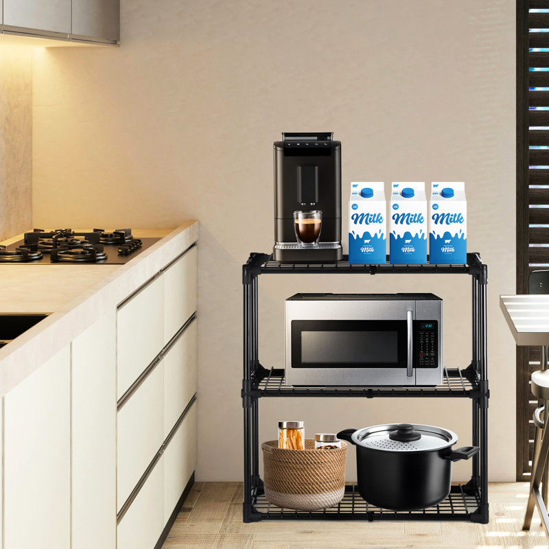 Étagère grillagée robuste à 3 tablettes. Polyvalent pour la vente au détail, le bureau. Facile à installer. Stable. Peut supporter 110 lb par tablette. Étagère de rangement en acier noir P 28,56 po x l 13,61 po. H 30,19 po.