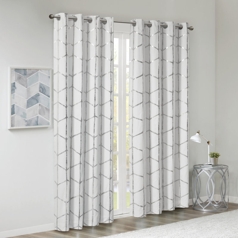Panneau de rideau simple occultant avec œillets à motif géométrique Raina, l 50 po x L 63 po, Blanc / argent