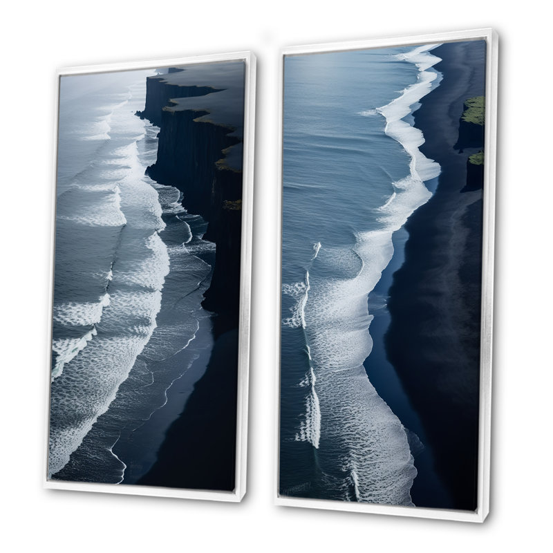 Plage noire de sable vue aérienne I - ensemble d'art mural sur toile plage et océan, Cadre blanc, H 40 po x l 41 po