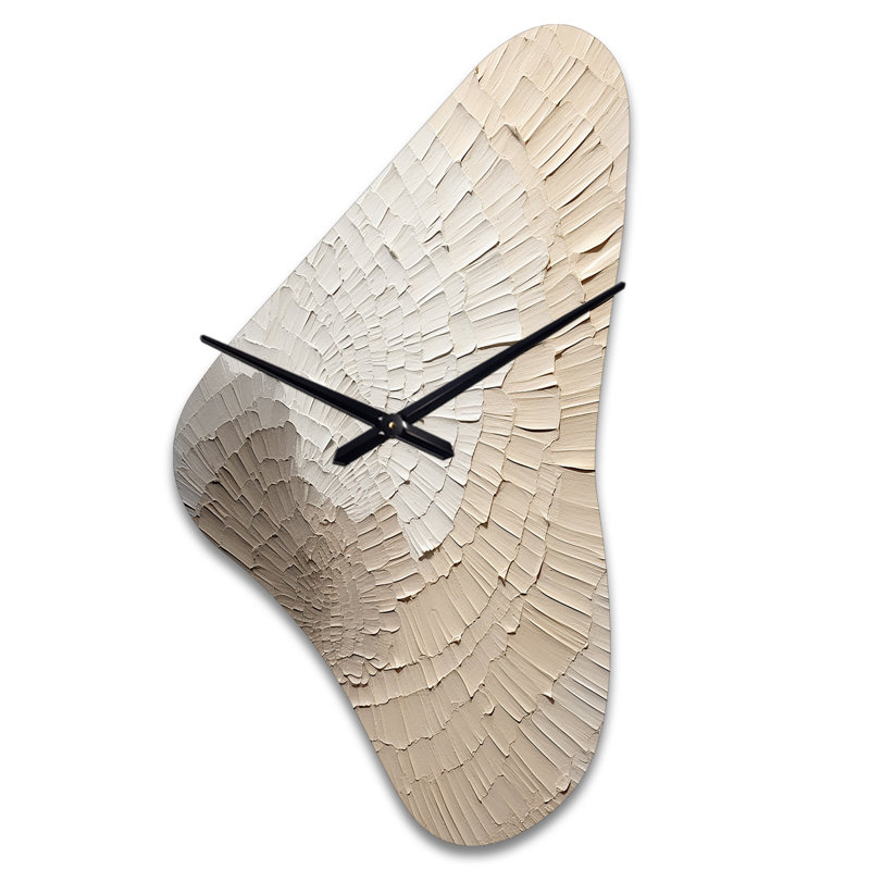 «Rolinda Graceful Minimalisme Beige Mute Art - Minimalisme, forme unique horloge en métal, impression d'horloge murale asymétrique beige