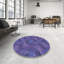 Tapis mauve en laine-388984409
