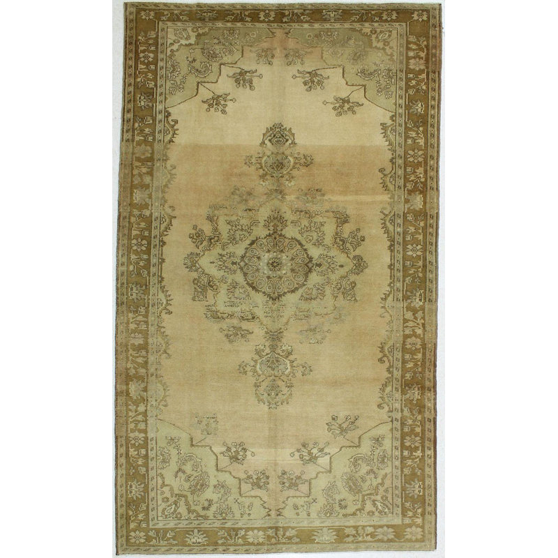 Tapis turc ivoire / brun clair rétro fait à la main One-of-a-Kind 6 pi 4 po x 11 pi Anatolian