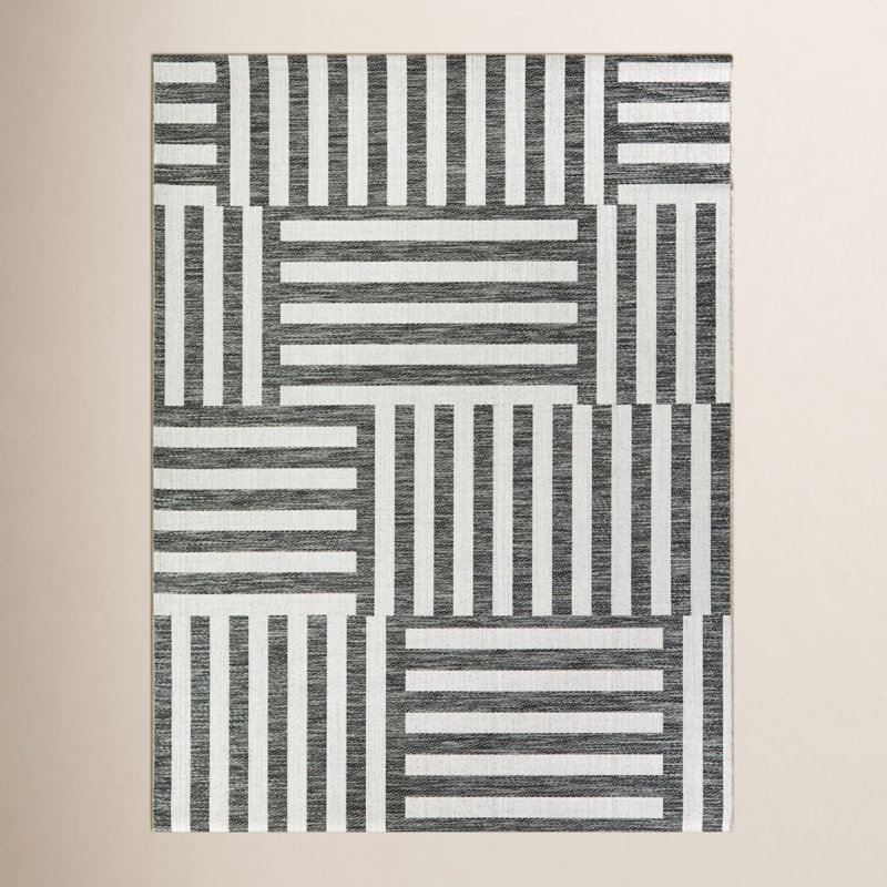 Indoor / Outdoor Rug, Rectangle 5'3" x 7'