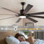 Ventilateur de plafond à DEL avec 8 pales en bois, télécommande, température de couleur réglable pour le salon, la chambre à coucher ou la salle à manger (silencieux / 6 vitesses / réversible / moteur à courant continu)