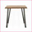 Table basse compacte en bois d'acacia avec pieds en fer noir mat, peu encombrante et polyvalente pour les petits espaces
