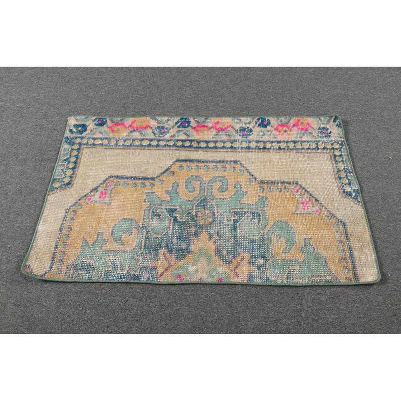 Classic Turkish Rug with Vibrant Geometric Designs, Perfect for Adding a Pop of Color to Any Room