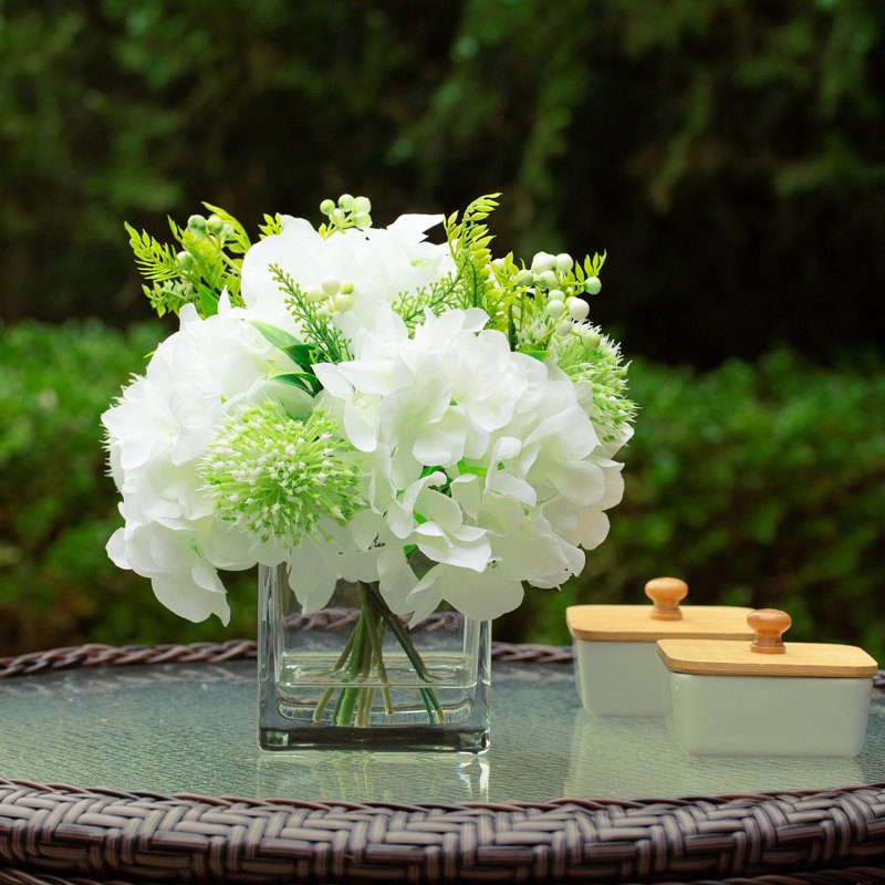 Arrangement floral d'hortensia ou centre de table dans un vase