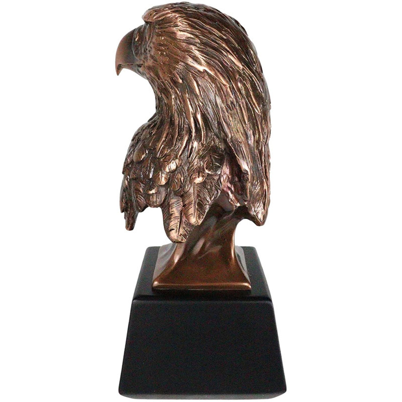 Figurine de tête d'aigle chauve majestueuse Jonesha