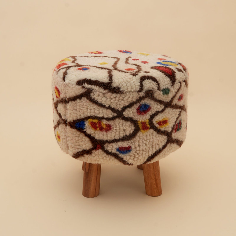 Tabouret Nomad Nest 16 po en laine shaggy capitonnée à la main avec pieds en bois de manguier, tabouret d'appoint rembourré multicolore