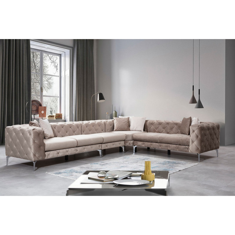 Canapé d'angle moderne avec structure en bois de hêtre et tissu 100% polyester, 122,0 po x 28,7 po x 106,3 po | Comprend 5 coussins, nettoyage à sec, coussins portables, pieds en métal noir mat | Couleur beige élégante pour les salons glamour