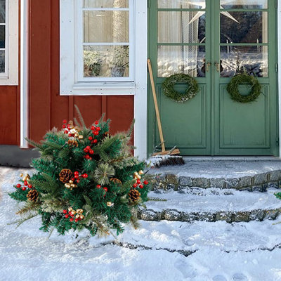 Jardinière pré-éclairée de Noël avec pommes de pin, baies rouges, remplisseurs de pot pré-éclairés pour Noël, fausses jardinières de Noël avec lumières, décorations de Noël pour jardinières extérieures, remplisseur d'urne de Noël avec support (1 pièce)