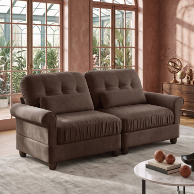 Canapé moderne à deux places à bords volantés, rembourré en chenille douce avec coussins décoratifs, idéal pour les petits espaces, brun