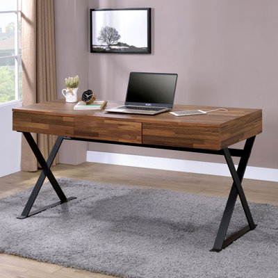 Bureau d'ordinateur industriel avec trois tiroirs de rangement, prise USB et prise de courant, pieds en X au fini noir