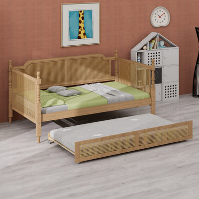 Traditional Rattan Daybed with Trundle, Perfect for Compact Guest Rooms