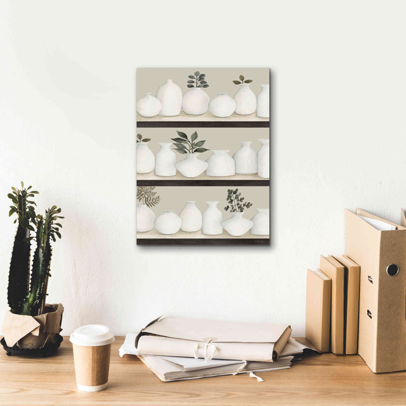 «Bookshelf Collectibles» par Cindy Jacobs, estampe numérique sur toile, H 16 po x l 12 po x P 0,75 po