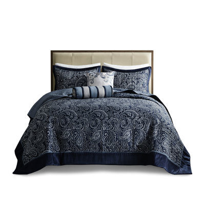 Navy Bedroom With Pillows - Classic Style And Materials For A Timeless Look 5 Piece Bedding In King Paisley Cotton Filling Cozy