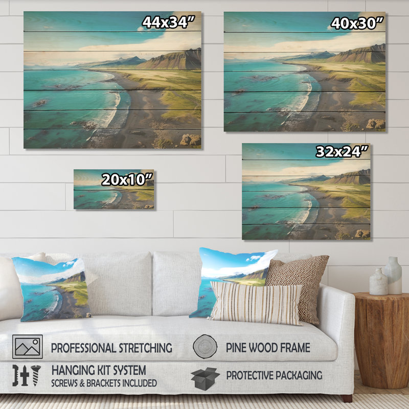 Plage vue aérienne en Islande II - plage et océan sur bois, H 34 po x l 44 po x P 0,78 po