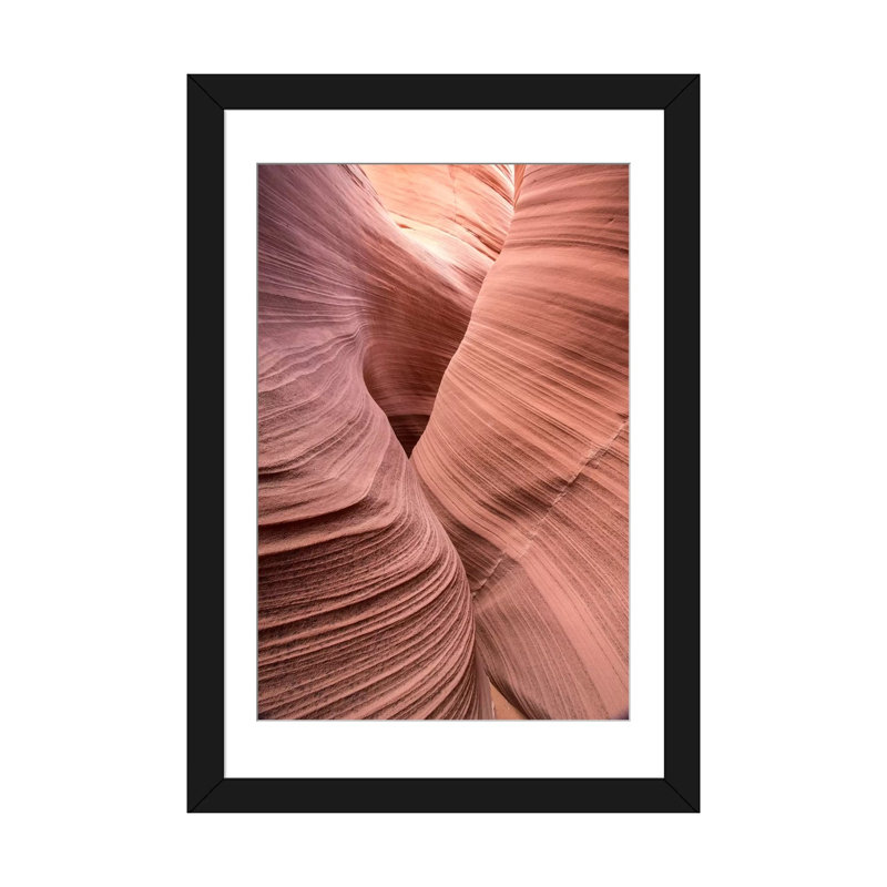 «Spiral V» par Moises Levy - reproduction de photo sur toile, H 24 po x l 16 po x P 1 po, Papier d'art encadré noir, Blanc