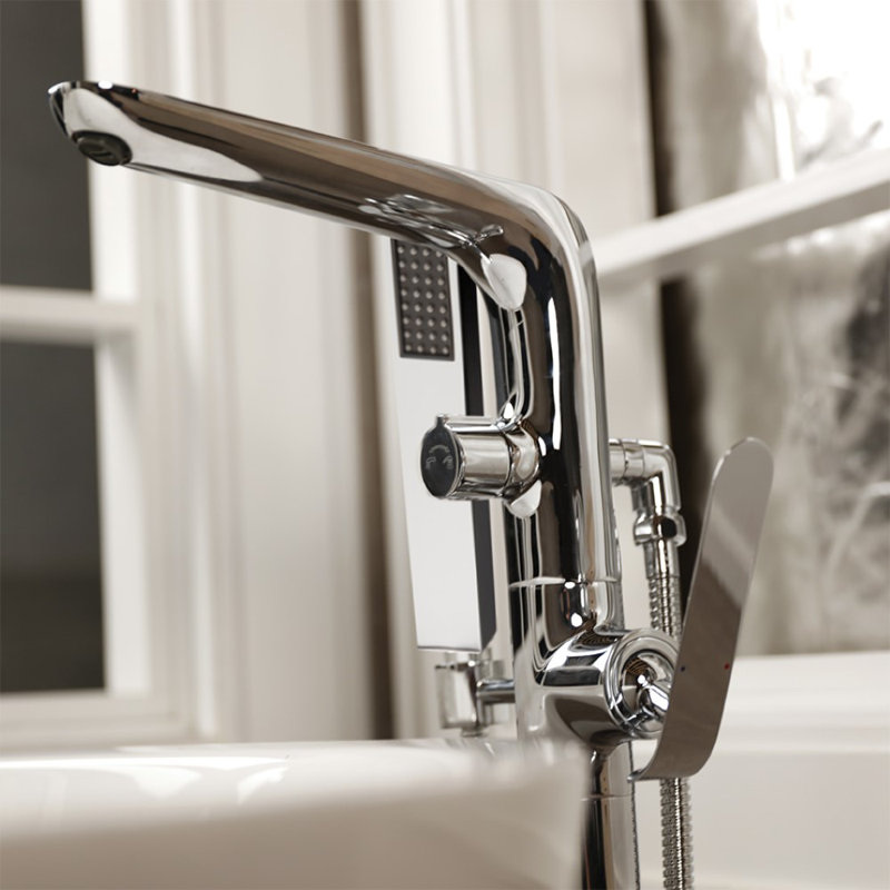 Flou Tub Filler with Diverter, Polished Chrome