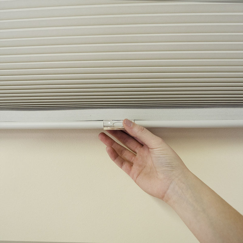 Store alvéolaire horizontal / vénitien sans cordon filtrant la lumière, gris, L 69 po x L 72 po