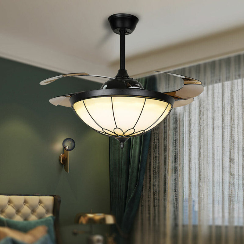 Ventilateur de plafond à pales rétractables traditionnelles 42 po à 4 pales DEL avec télécommande et ensemble d'éclairage inclus