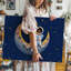 Toile «Un astronaute fantaisiste dans une combinaison spatiale blanche éclatante avec art mural vibrant»-747257000