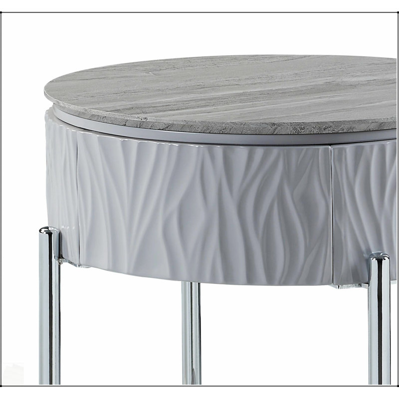 Table de bout à finition brillante et chromée yukino avec design moderne et rangement pratique