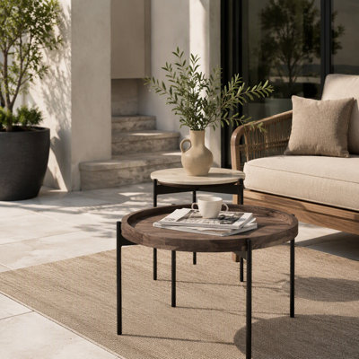 Table basse moderne avec plateau en bois et structure en métal - Décoration de salon élégante