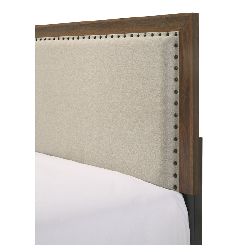 Tête de lit et garniture cloutée en métal, Très grand lit, Brun