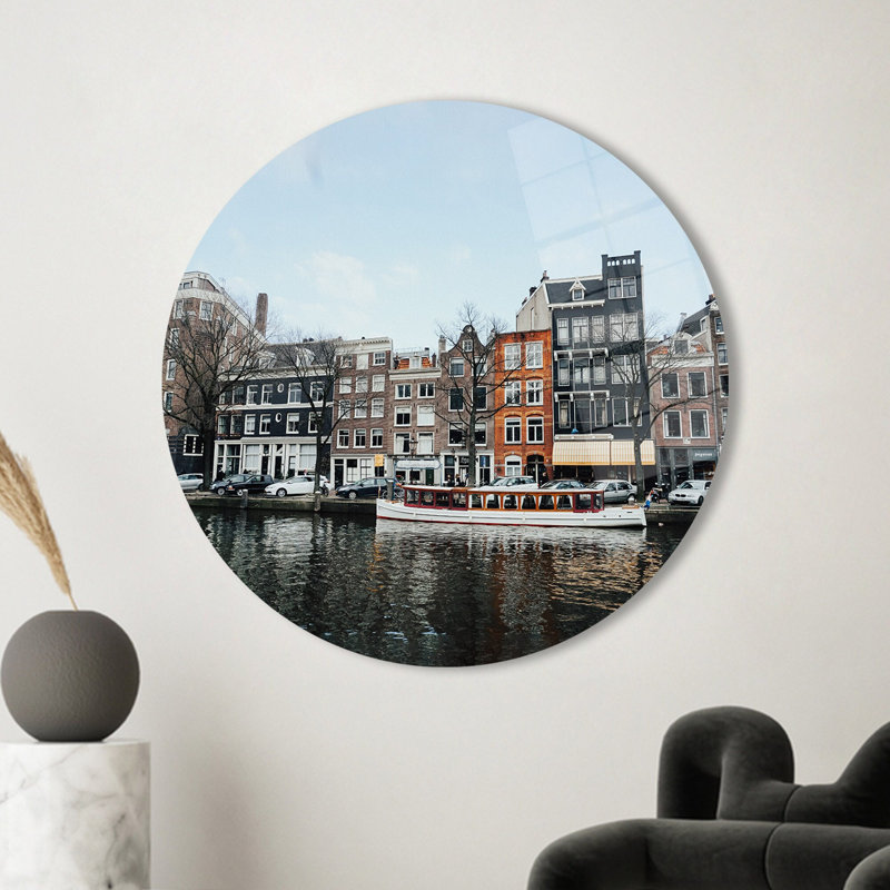 Art urbain en verre fabriqué à la main avec un paysage magnifique avec un bateau sur un canal, idéal pour la décoration murale
