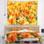 Tapisserie florale de fleurs fraîches sur une journée ensoleillée-28499616