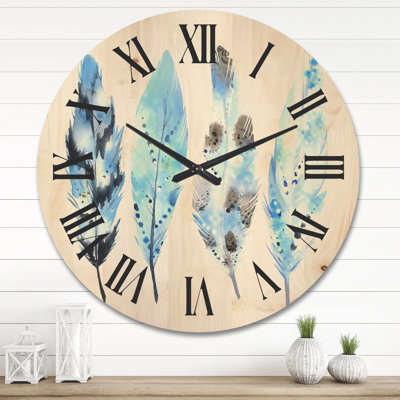 Blue Boho Feathers I - Horloge murale bohème et éclectique