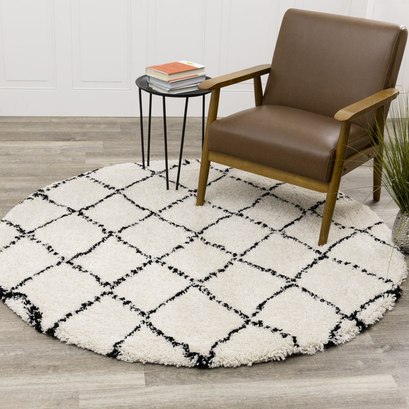 Tapis d'intérieur doux ivoire / noir à motif géométrique Lydon, Rond 3 pi 11 po