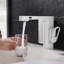 Robinet de salle de bain moderne sans contact avec distributeur de savon intégré, affichage numérique de la température-130085756-135649977