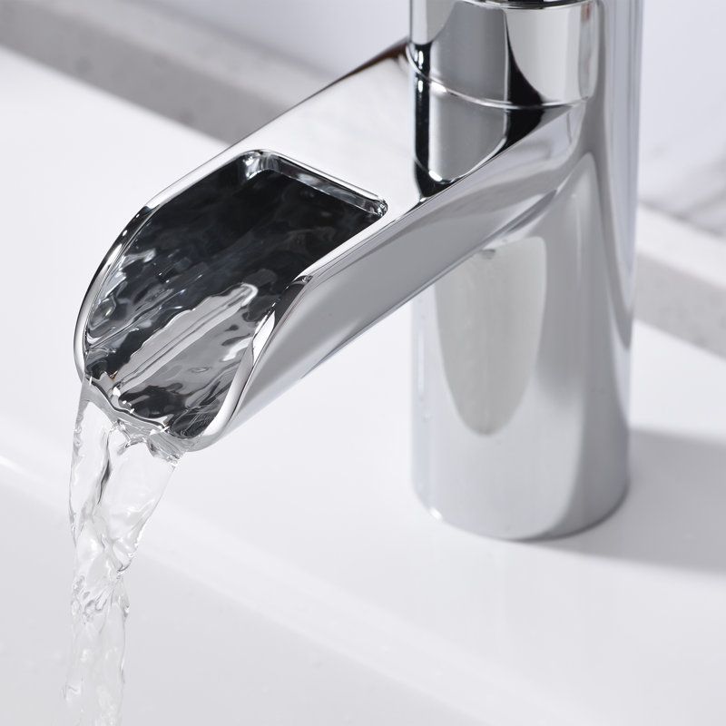 Single Hole Bathroom Faucet with Drain Assembly, Chrome