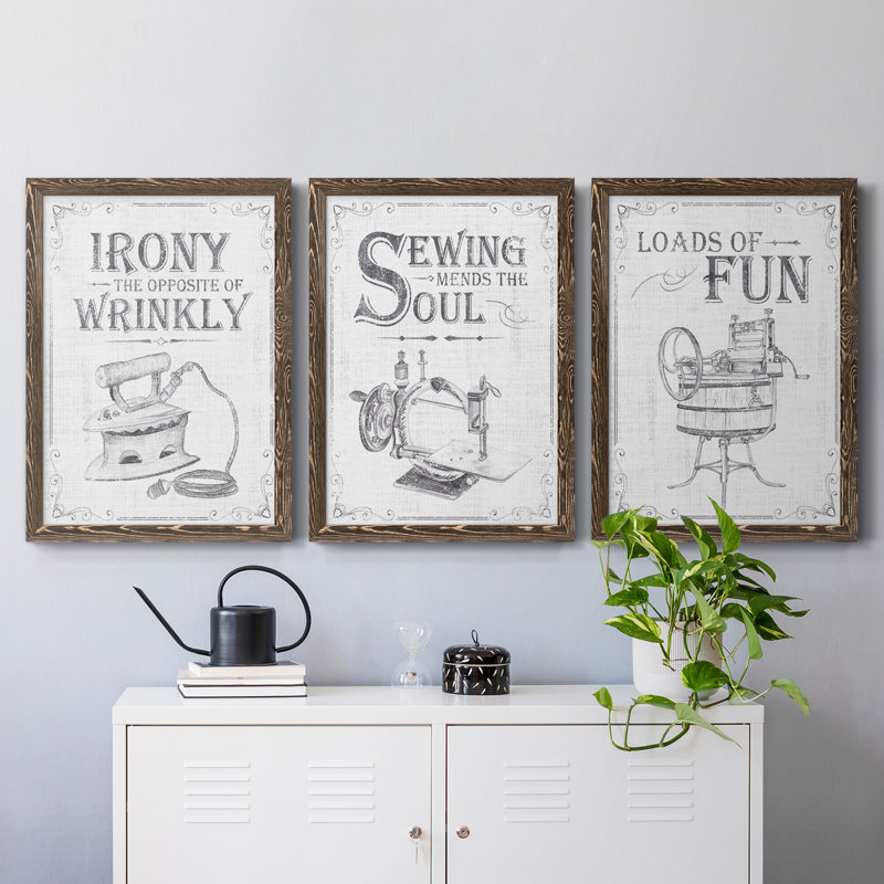 «Laundry Today II», toile encadrée de qualité supérieure - prête à être suspendue, H 43,5 po x l 31,5 po x P 1 po, Noyer