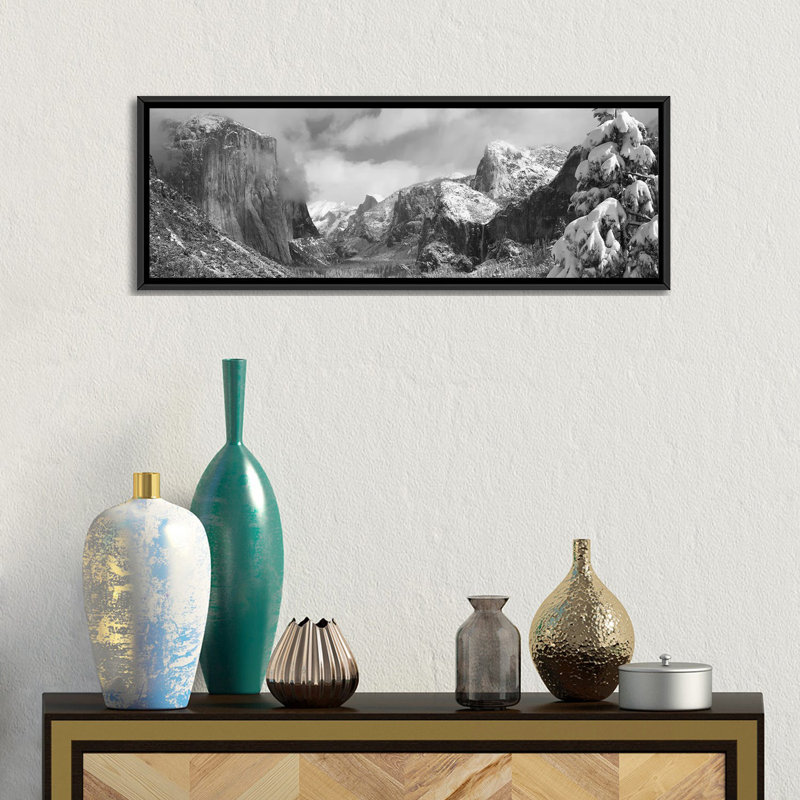 «Mountains and Waterfall», reproduction de photo sur toile, H 12 po x l 36 po x P 1,5 po, Toile avec cadre noir