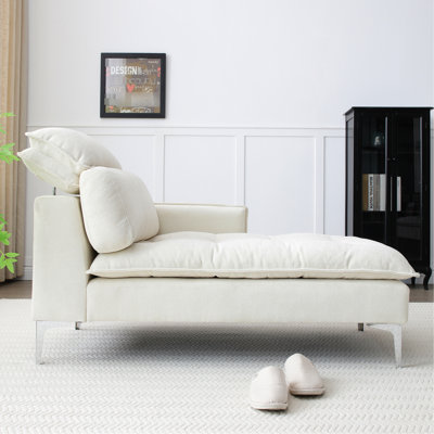 Chaise longue d'intérieur 55 po tendance - rembourrée avec accoudoir gauche et coussin lombaire. Coussin silencieux, bouton, pour le salon, la chambre à coucher, le bureau. Chaise sans effort. Fauteuil beige, coussin,