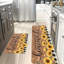 Ensemble de 2 tapis de cuisine tournesol Happiness Is Hom faits pour la cuisine et la salle à manger, brun-jaune